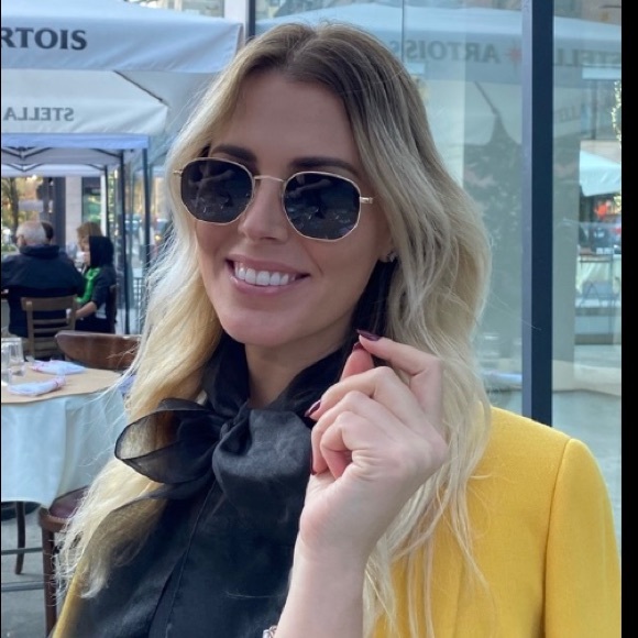 Meet your Posher, Mary - Picture 1 of 2